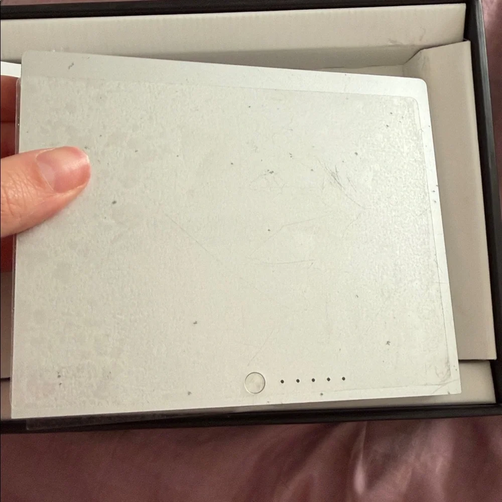 Macbook Pro 15 Inch battery box